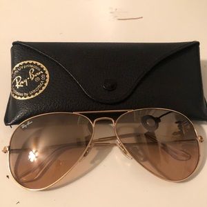 BROWN RAY-BAN AVIATORS